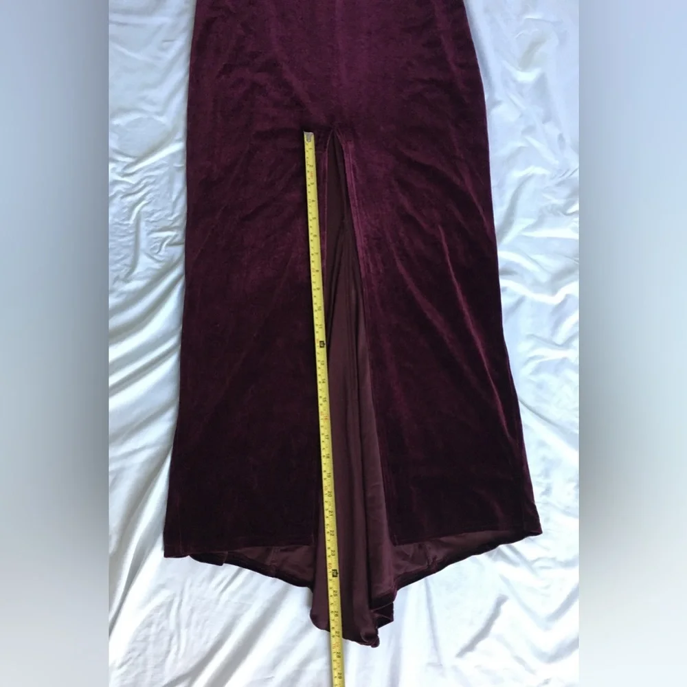 90’s EUC elegant burgundy velvet gown with high front slit. Stretchy. - Picture 4 of 14
